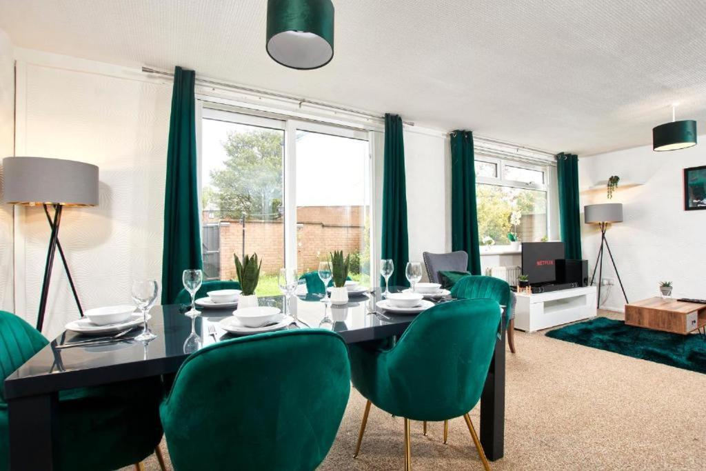 The Emerald House Of Manchester - Garden - Parking Buitenkant foto