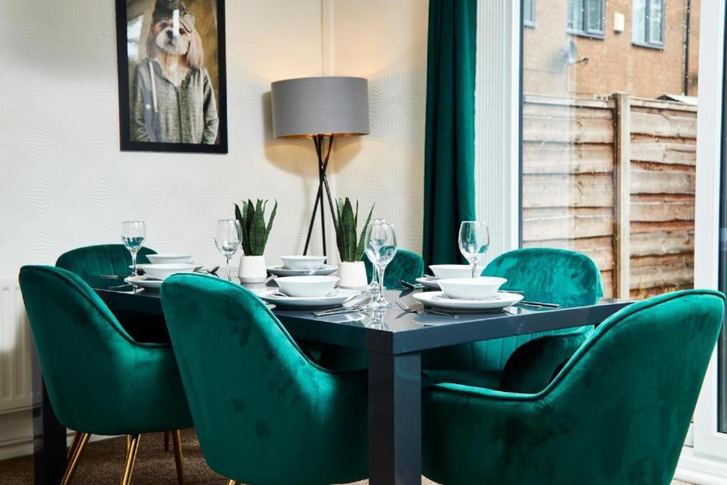 The Emerald House Of Manchester - Garden - Parking Buitenkant foto